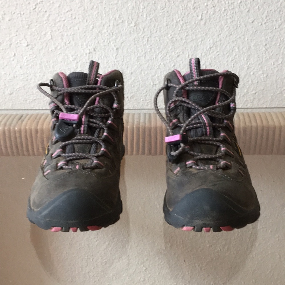 Keen pink boots  girls kids size 11